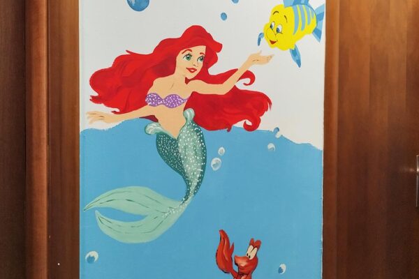 IMG_20240627_162219 Τοιχογραφίες για παιδικό δωμάτιο, Ζωγραφική με σχέδια παιδικών ηρώων σε τοίχο δωματίου.