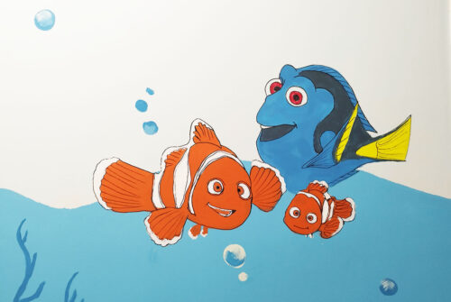 Τοιχογραφίες για παιδικό δωμάτιο, Ζωγραφική με σχέδια παιδικών ηρώων σε τοίχο δωματίου.